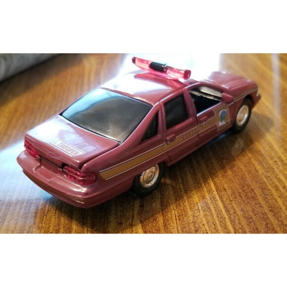 Minnesota State Police Road Champs die cast police car 1:43 scale - Picture 8 of 11